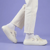Waltz Wren - White